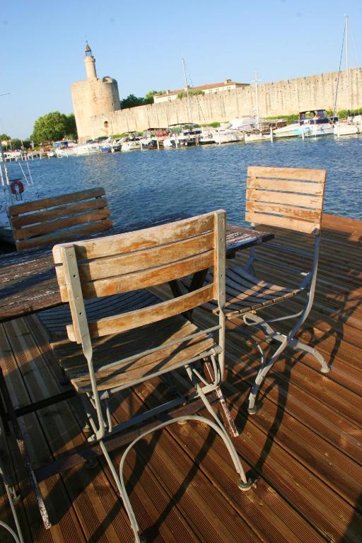 Peniche Poompui Hotel Aigues-Mortes Værelse billede